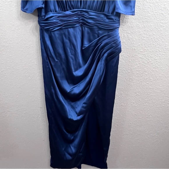 MAC DUGGAL PUFF SLEEVE PLEATED BODICE DRAPED GOWN IN MIDNIGHT BLUE SIZE 14 - Picture 6 of 16